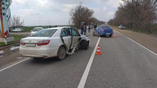 «Тойота» и «Гранта» столкнулись на трассе «Кочубей – Минеральные Воды»